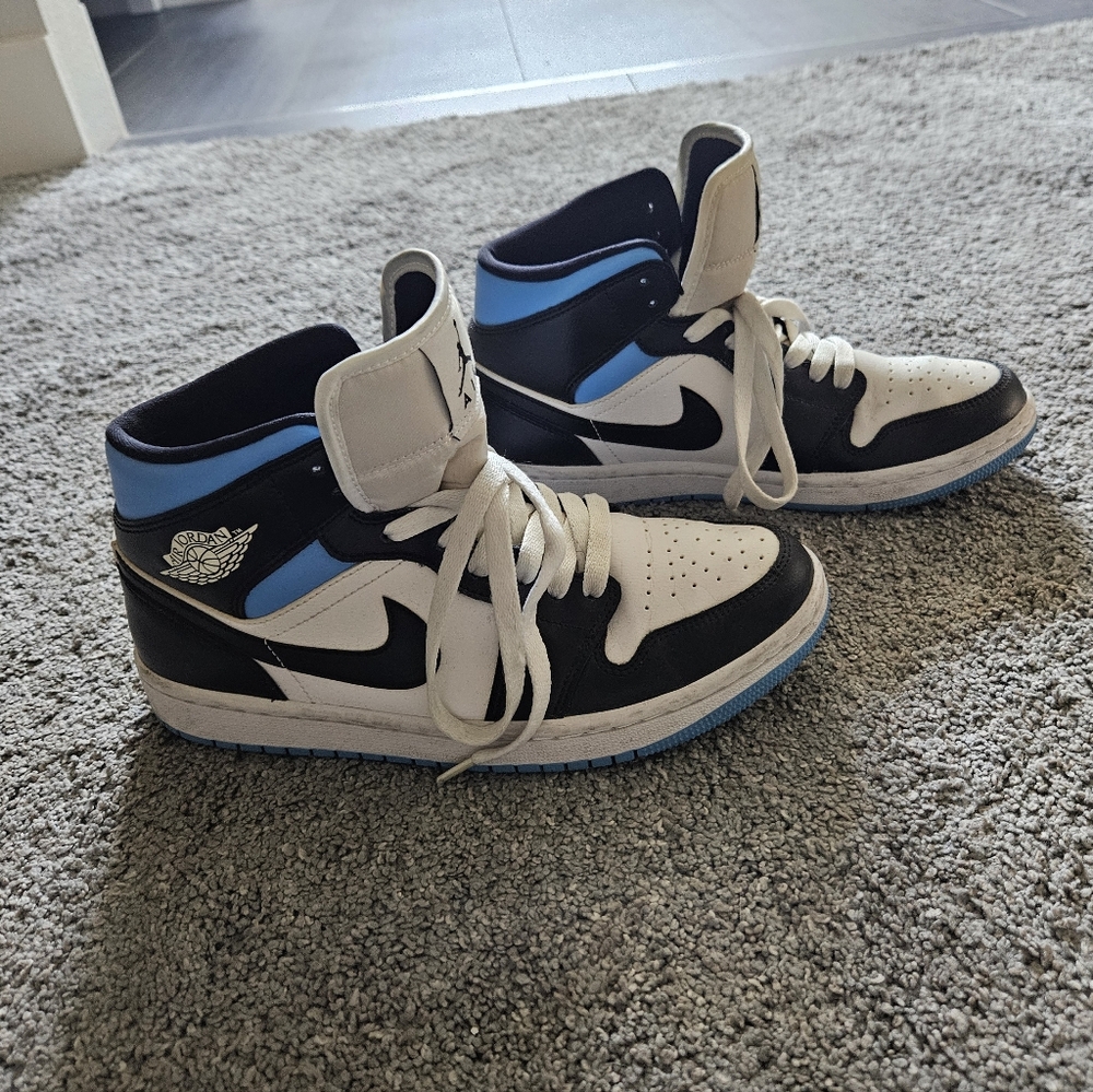 Nike Womens Jordan 1 High-Top Sneakers - Black, White, and Blue